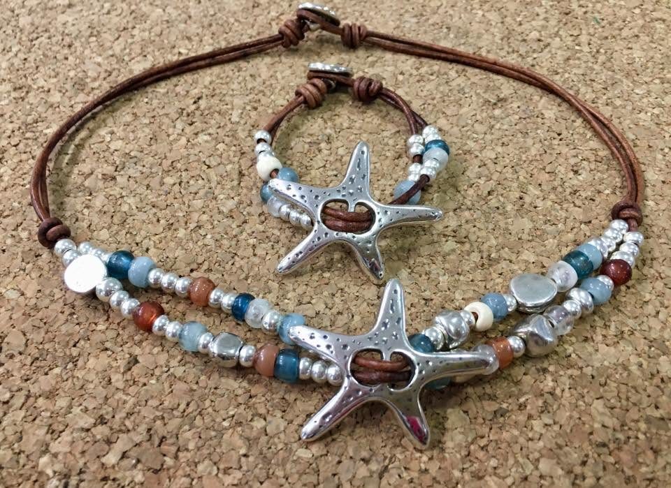 Collar y pulsera artesanales a juego con estrella de mar de zamak y piedras azules